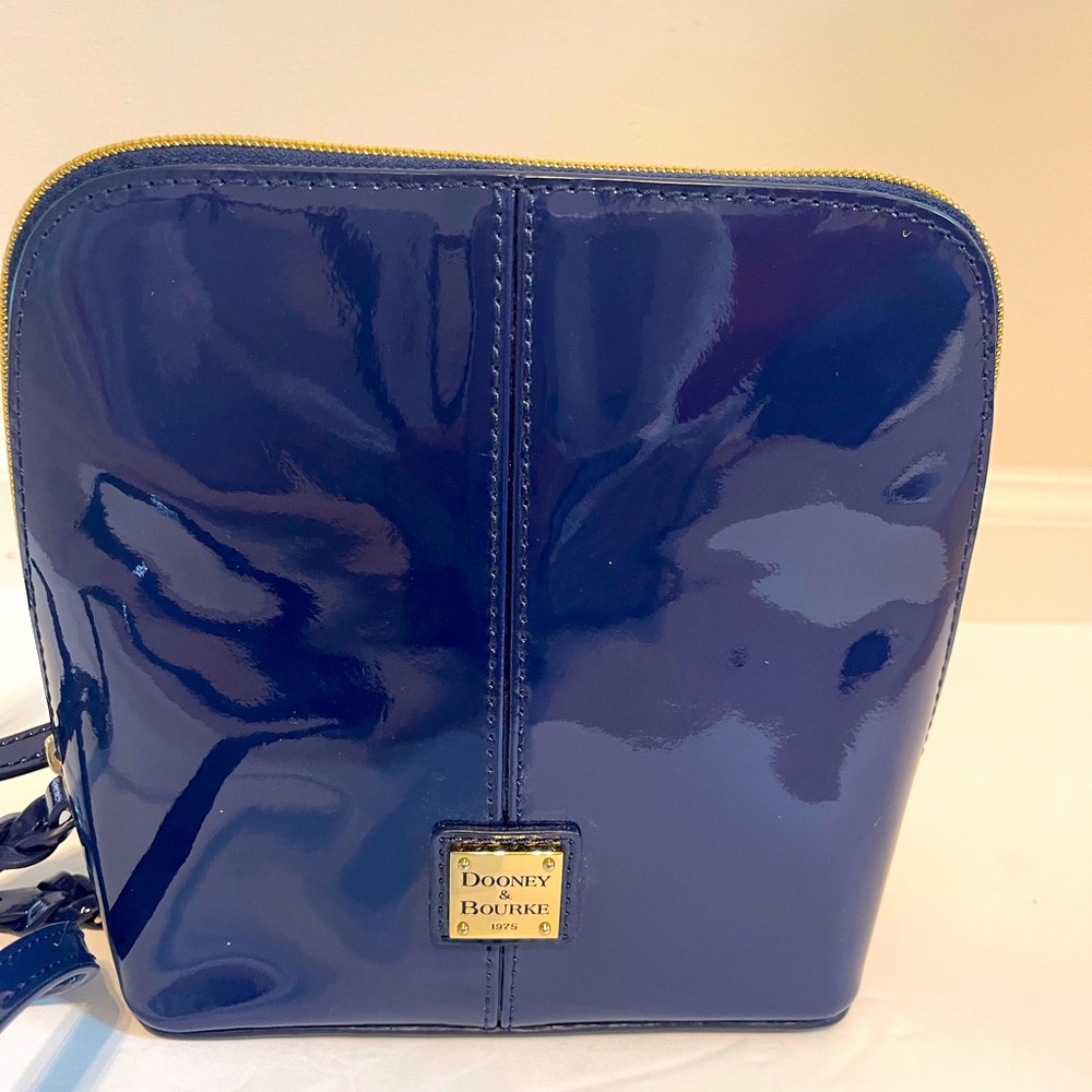 dooney bourke crossbody bag.